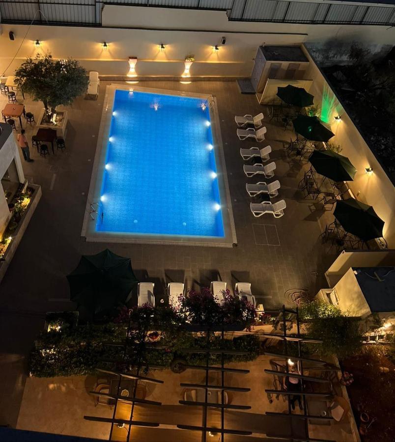 Salome Hotel *