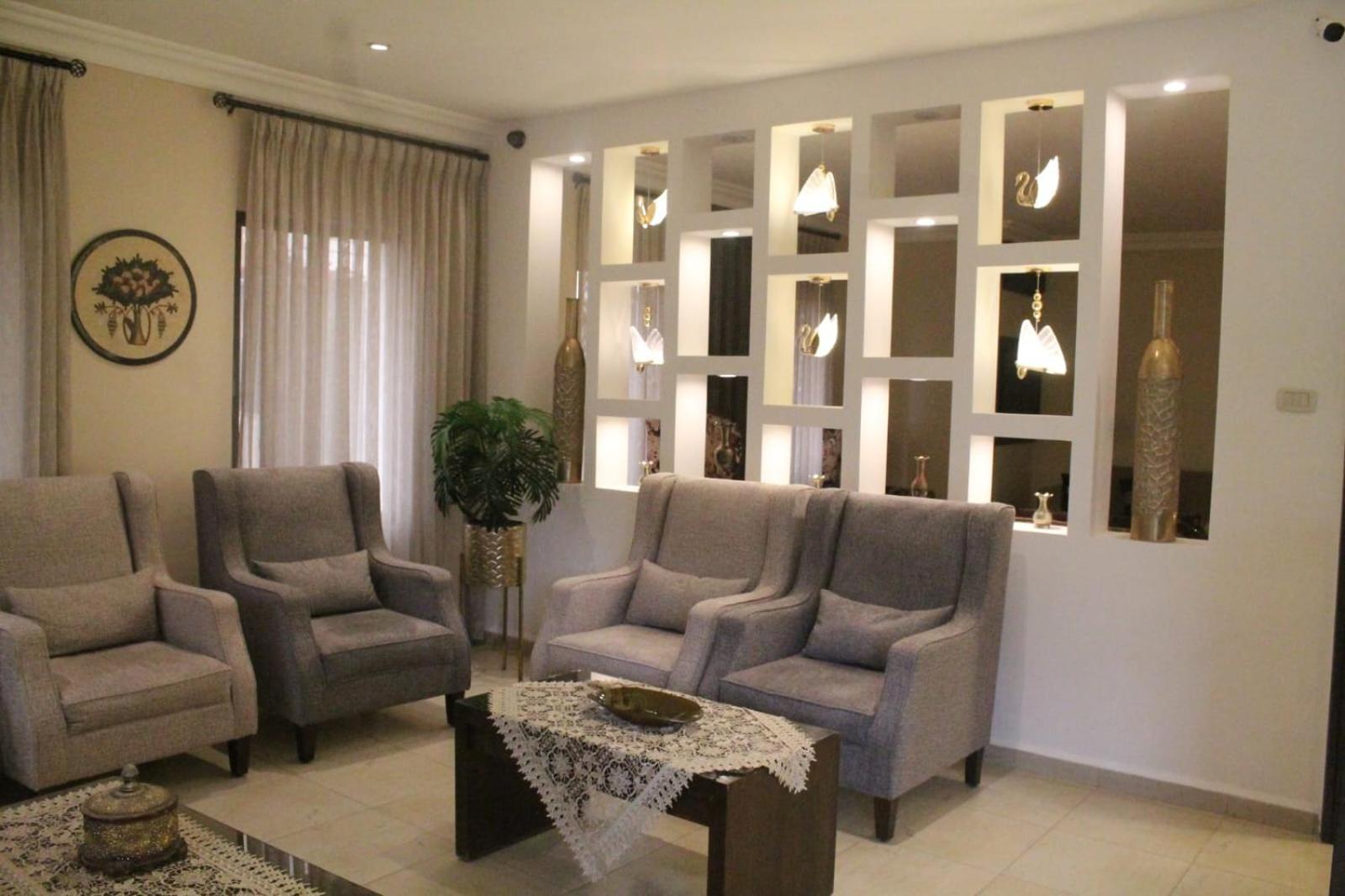 Salome Hotel *